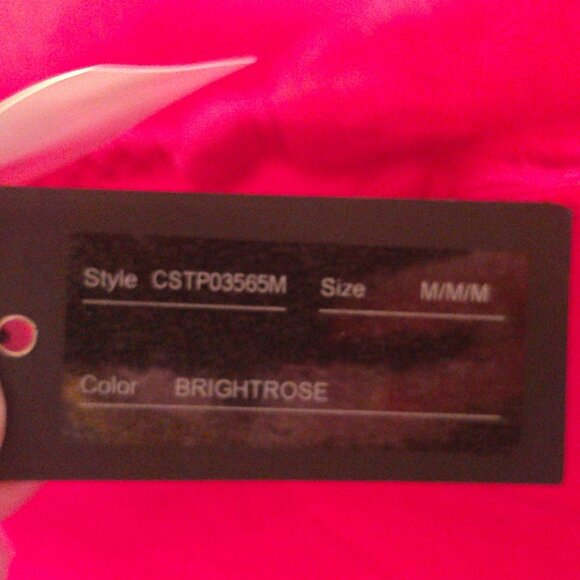 Women's Cable & Gauge Bright Rose top w/pretty shoulder detail -NWT- size Medium - Picture 6 of 12